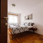 Irish House Aparthotel 4*