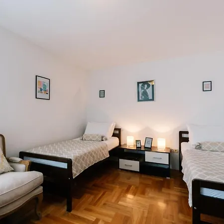 Irish House Aparthotel 4*