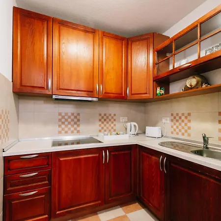 Irish House Aparthotel 4*