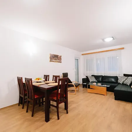 Ξενοδοχείο με διαμερίσματα Irish House 4*